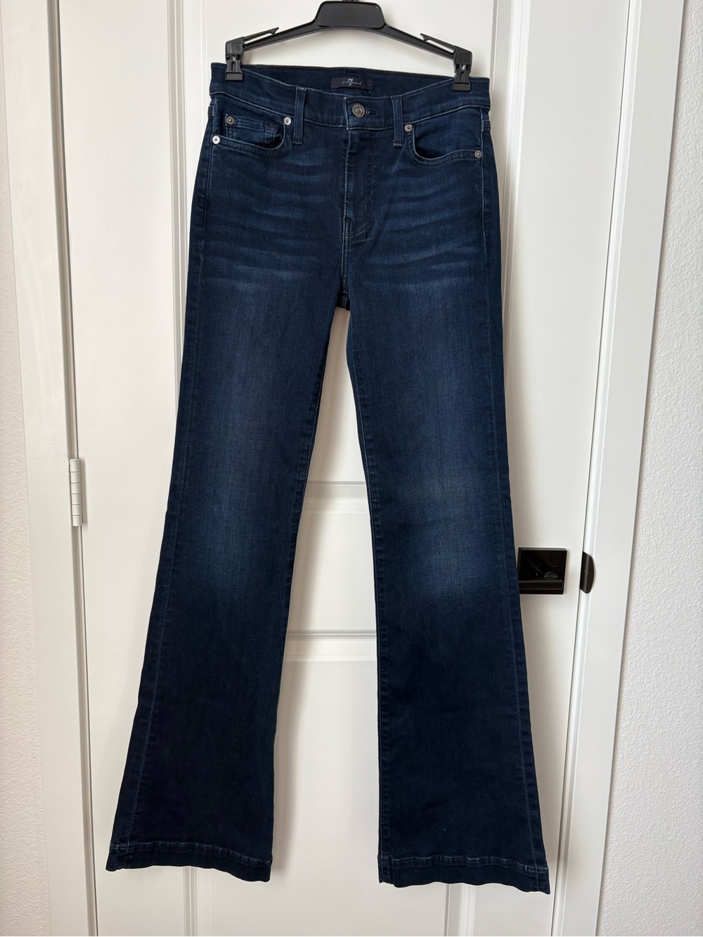 7 For All Mankind Dojo Flared Jeans in Black Blue Santiago, Size 27